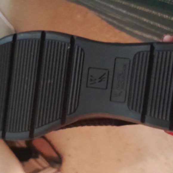 Shoes - Picture 3 of 4